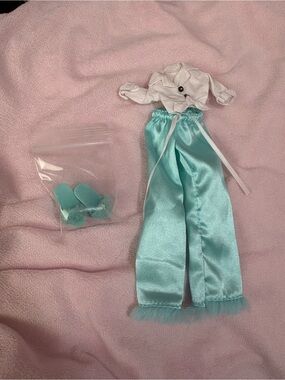 Rainbow high Robin outfit slumber party doll